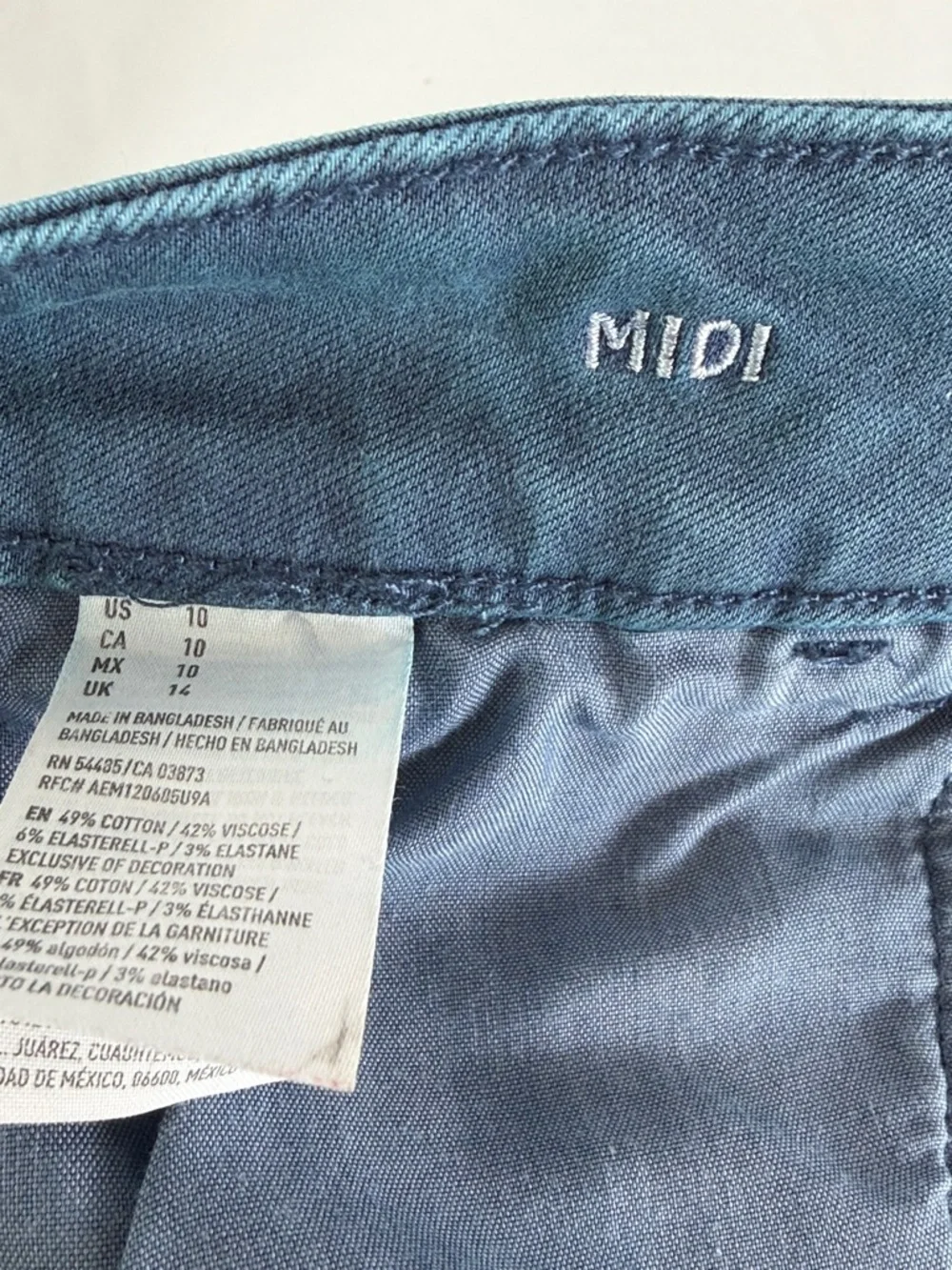American Eagle AEO Twill, Teal Super Stretch Shorts. Womens Size 10. Comfy